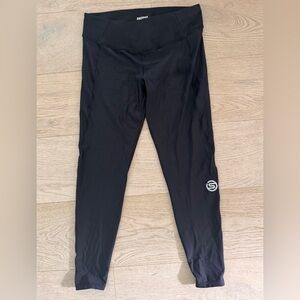 SKIMS Performance High-Waisted 7/8 Legging size M